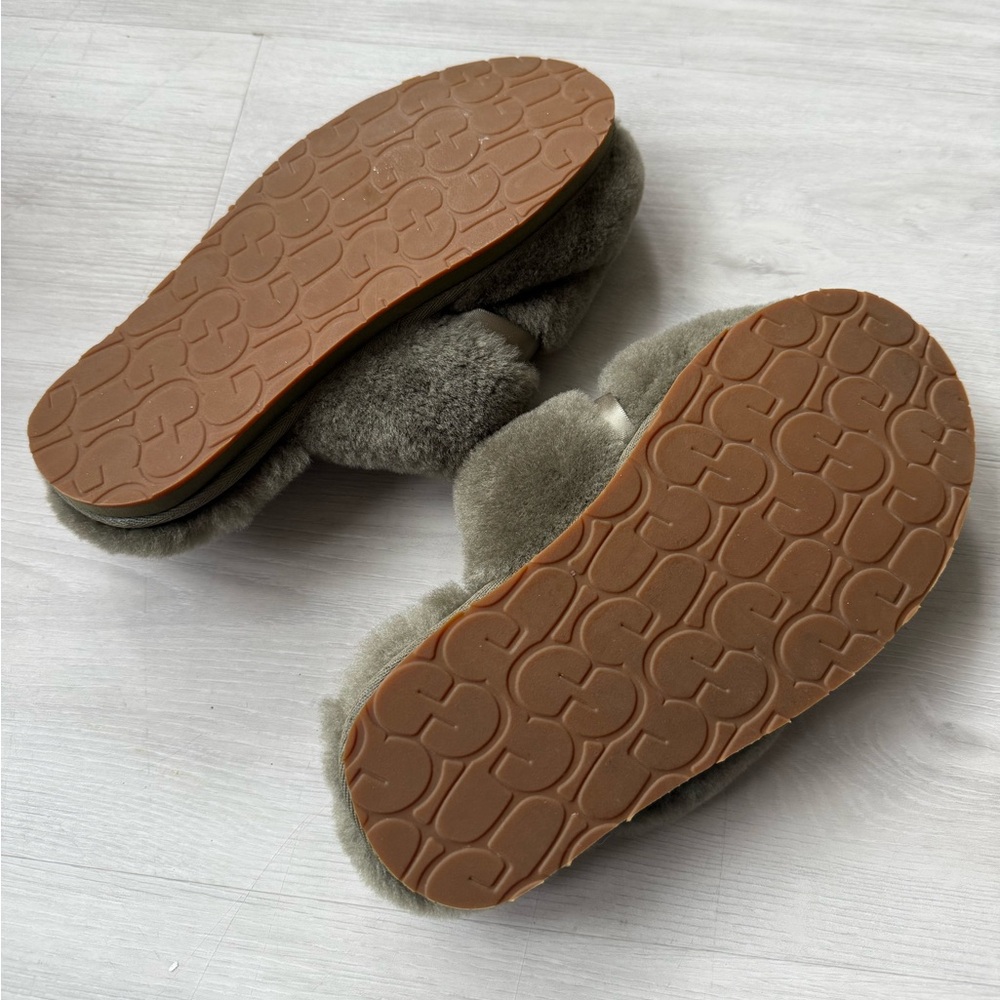 UGG Slippers - Picture 5 of 5